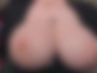 Live cam show with EmmaBloomm - Green Eyes on liverealitysex.com
