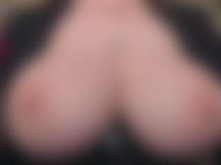 Live cam show with EmmaBloomm - Butt Plug on Uber Horny