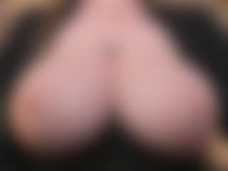 Live cam show with EmmaBloomm - Cowgirl on Camming Site
