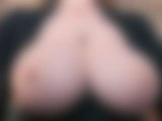 EmmaBloomm's Live Sex Cam Show