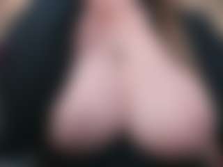Live cam show with EmmaBloomm - Hairy Pussy Brown Hair on Milfs Live
