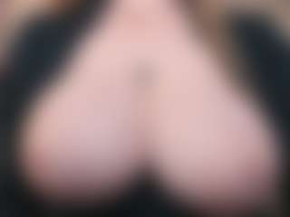 Live cam show with EmmaBloomm - Green Eyes on camwithhim.com