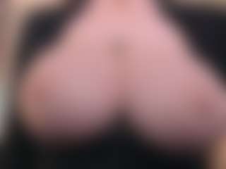 Live cam show with EmmaBloomm - Brown Hair on Gym Cam Girls