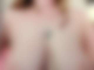 EmmaBloomm's Live Sex Cam Show