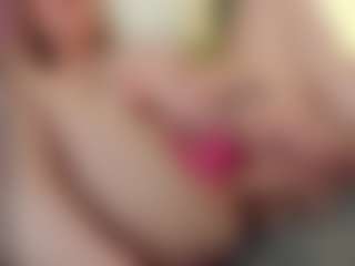 EmmaBloomm's Live Sex Cam Show