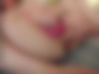 EmmaBloomm's Live Sex Cam Show