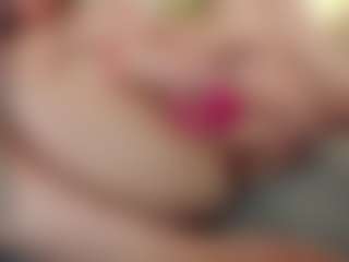 EmmaBloomm's Live Sex Cam Show