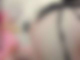 EmmaBloomm's Live Sex Cam Show