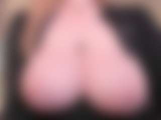 Live cam show with EmmaBloomm - Butt Plug on liverealitysex.com
