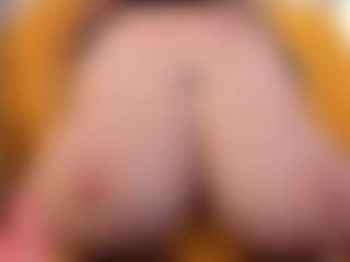 Live cam show with EmmaBloomm - Solo on Cam Slut