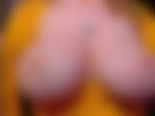 Live cam show with EmmaBloomm - Green Eyes on Camsoda