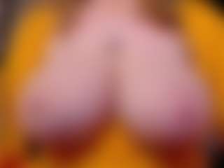 Live cam show with EmmaBloomm - Hairy Pussy Brown Hair on chickslive.net