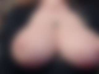 EmmaBloomm's Live Sex Cam Show