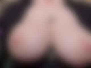 EmmaBloomm's Live Sex Cam Show