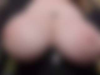 EmmaBloomm's Live Sex Cam Show
