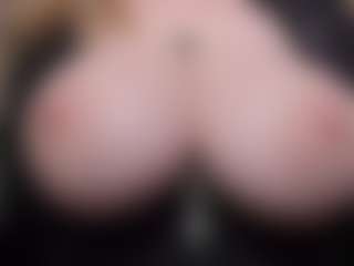 EmmaBloomm's Live Sex Cam Show