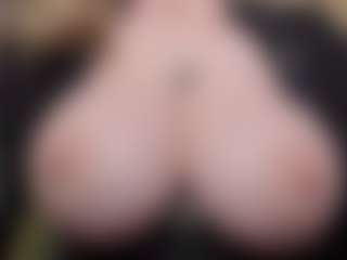 EmmaBloomm's Live Sex Cam Show