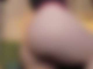 EmmaBloomm's Live Sex Cam Show