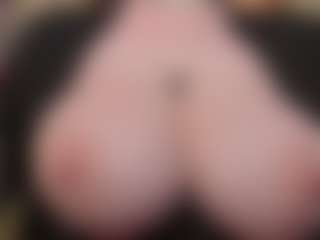 Live cam show with EmmaBloomm - Butt Plug on Dare Cams