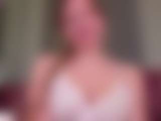 Live cam show with friendlyfiree - Average on SquirtSoMuch