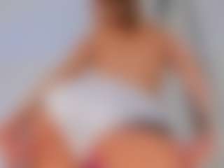 Live cam show with FloraAmber - Blonde Hair on dasdasdadada.com