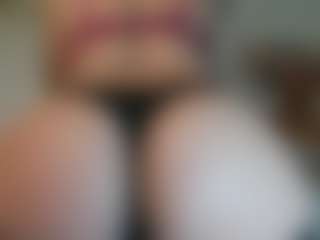 Live cam show with nikitabonnie - Smoking on TottyGirls