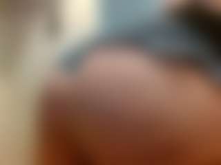 BacksideBrunette MILF webcam performer live streaming