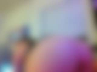 BacksideBrunette MILF webcam performer live streaming
