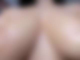 Live cam show with Miariot - Public on Chatstar