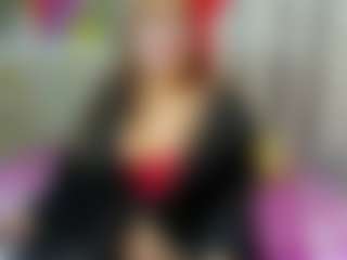 Live cam show with MerilandHH - Fingering MILF on madthumbs