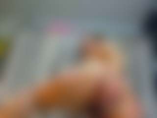 Live cam show with MerilandHH - Fingering on Gym Cam Girls