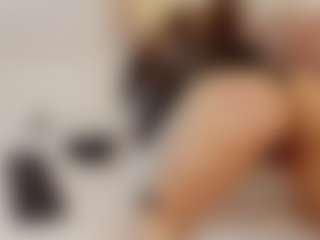 Live cam show with MerilandHH - Dildo Mature on TeamSkeetLive