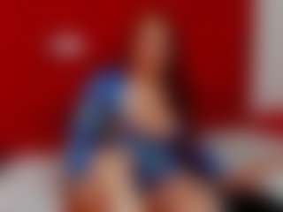Live cam show with MerilandHH - Petite MILF on TeamSkeetLive