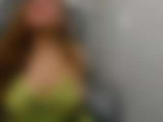 Live cam show with MerilandHH - Brown Hair Petite on SxyPornLive