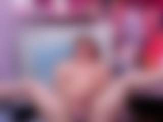 Live cam show with MerilandHH - Petite MILF on Camsoda