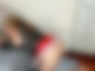 Live cam show with MerilandHH - Petite MILF on xxxlivecams.org
