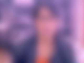 Live cam show with Chazzy - Petite MILF on Gym Cam Girls