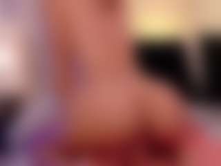 Live cam show with chloemoretix - Flashing on xDating
