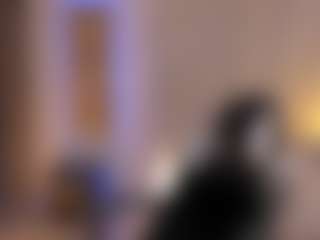 Live cam show with chloemoretix - Deepthroat on CamClone