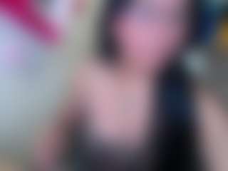 Live cam show with Miss-kendraa - Striptease MILF on Camsoda