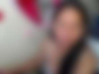 Live cam show with Miss-kendraa - Striptease on Camming Site
