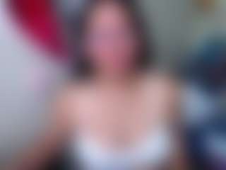 Live cam show with Miss-kendraa - Striptease MILF on Pornisteam.com