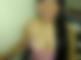 Live cam show with Miss-kendraa - Tease MILF on Dolls Live