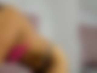 Live cam show with Sharithasm - Athletic MILF on instabang