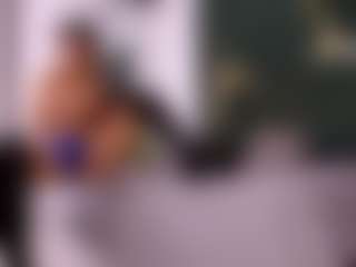 Live cam show with Sharithasm - Skinny MILF on camtv