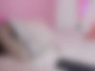 Live cam show with miia-gold - Striptease on livesuperchat.net