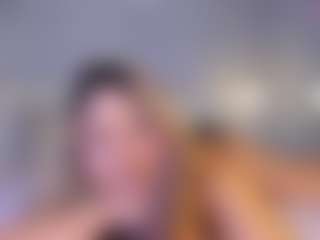 Live cam show with Tamralyn - Strip Curvy on chickslive.net