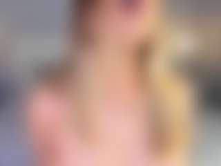 Live cam show with Tamralyn - Deepthroat on StripNow