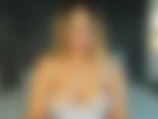 Live cam show with Tamralyn - Lush Blonde Hair on sexylivex.com
