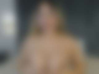 Live cam show with Tamralyn - Strip Curvy on Livezox